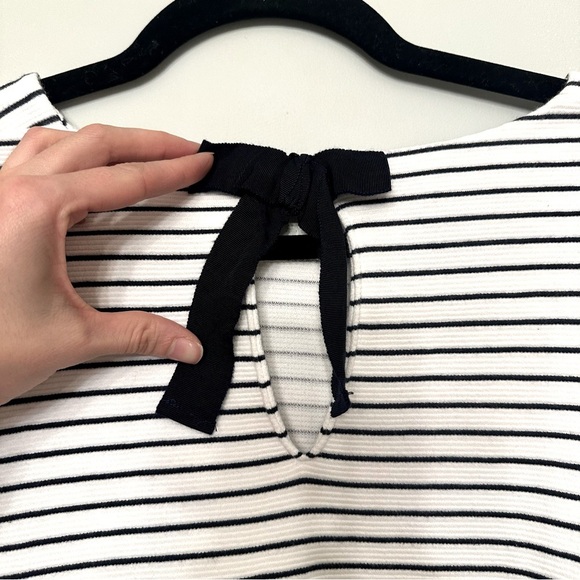 Banana Republic 100% cotton Flowy Blouse White and Navy Stripes Bow Size Large - Picture 7 of 9